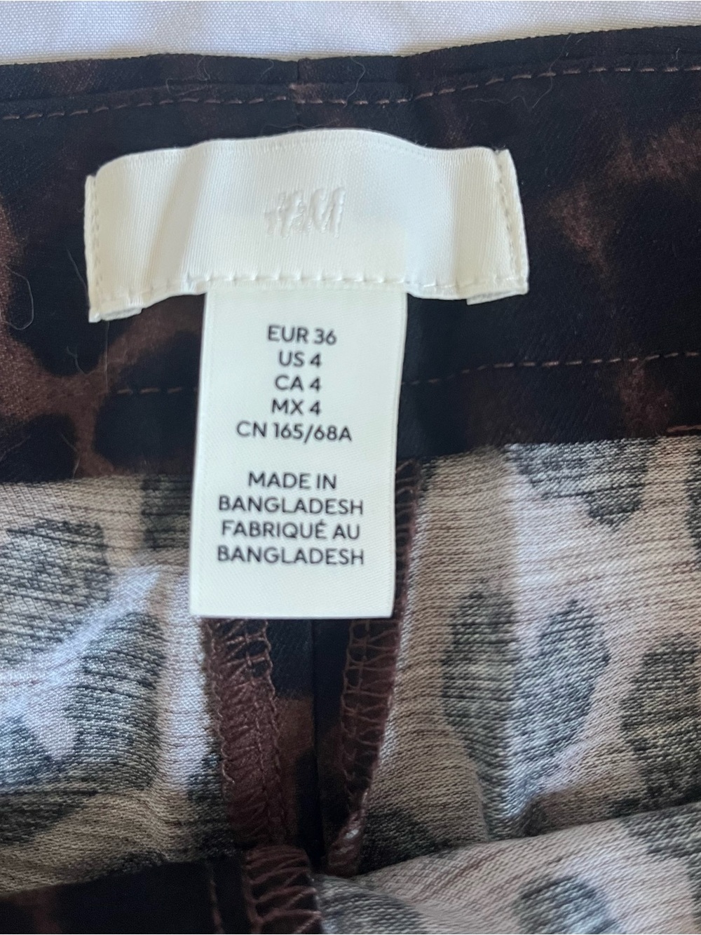 H&M Straight-Leg Animal Print Pants in Brown and Black - Picture 4 of 5